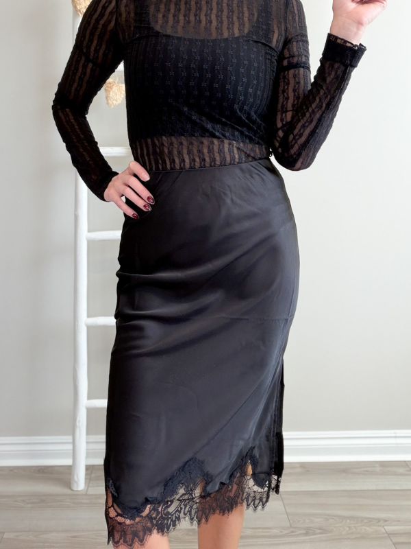 AFTER HOURS SATIN LACE-HEM MIDI SKIRT - Black Large