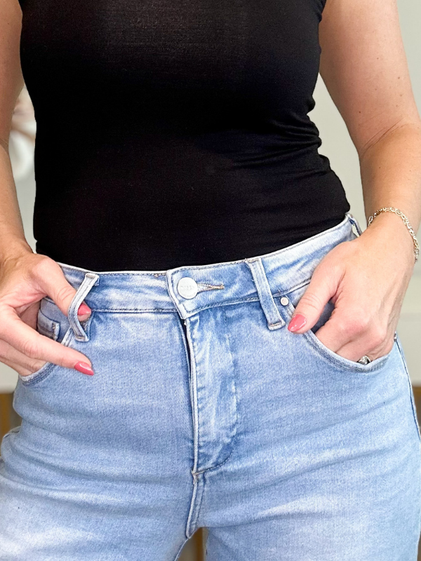 JAYCEE HIGH RISE CUFFED JEANS - LIGHT WASH