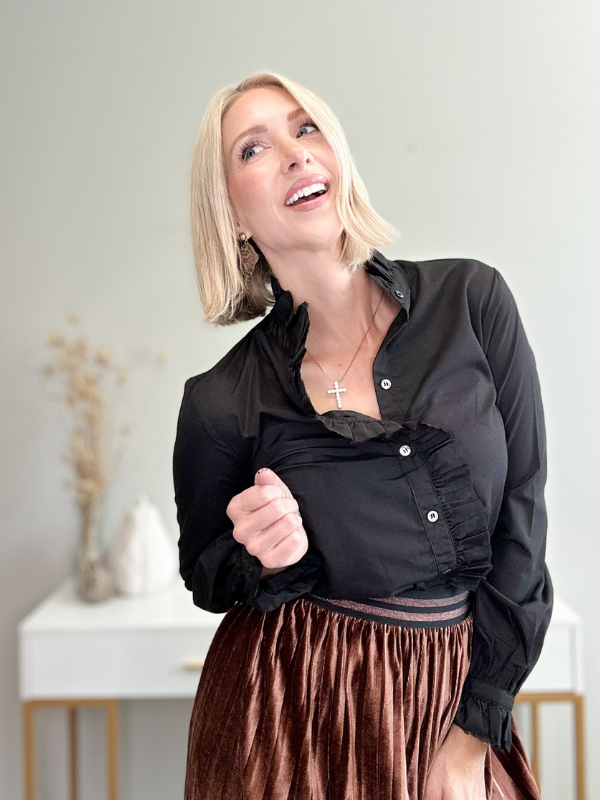 RUFFLED CHARM BUTTON-UP BLOUSE - BLACK