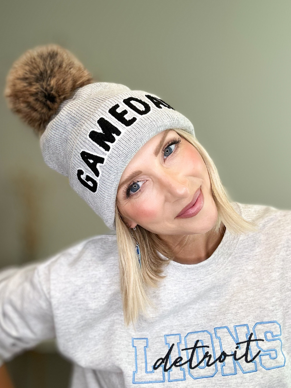 GAMEDAY POM HAT - GRAY & BLACK