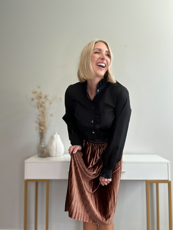 THE JULIETTE VELVET PLEATED SKIRT - BROWN
