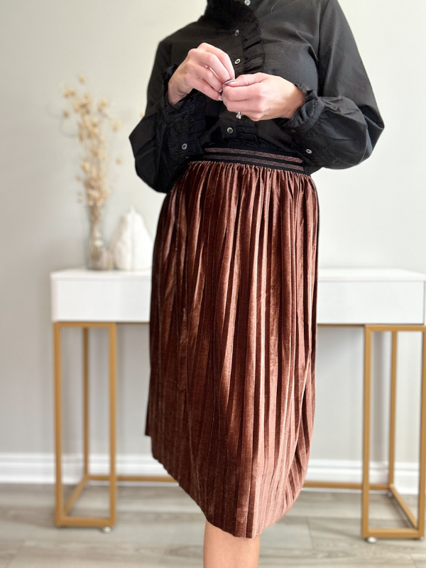 THE JULIETTE VELVET PLEATED SKIRT - BROWN