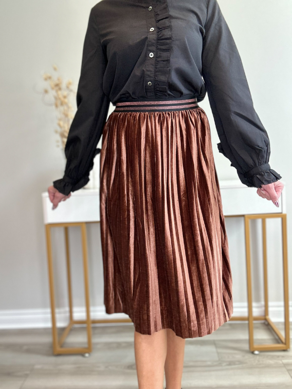 THE JULIETTE VELVET PLEATED SKIRT - BROWN