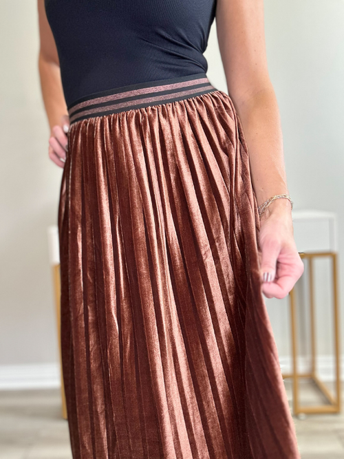 THE JULIETTE VELVET PLEATED SKIRT - BROWN