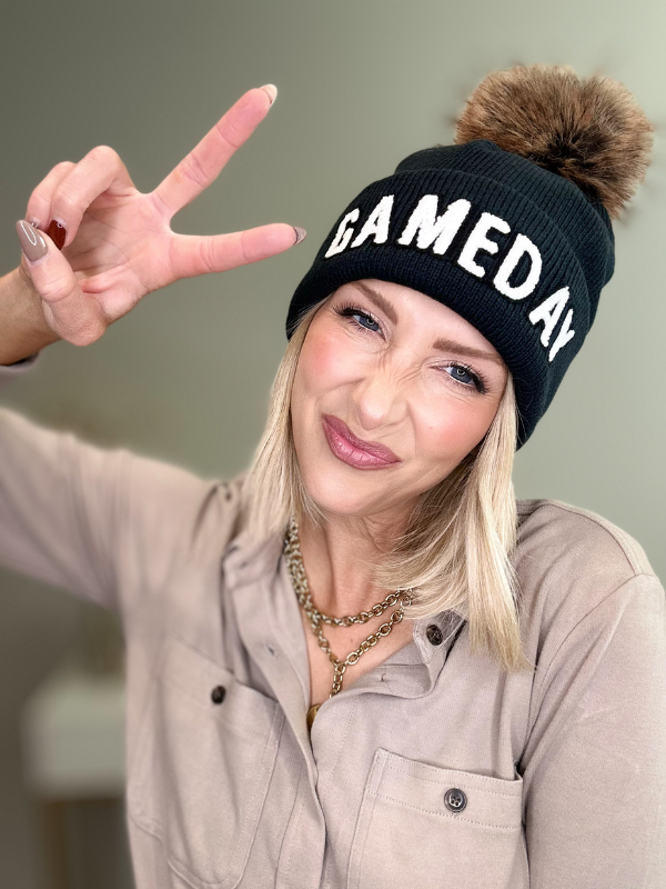 GAMEDAY POM HAT - NAVY & WHITE