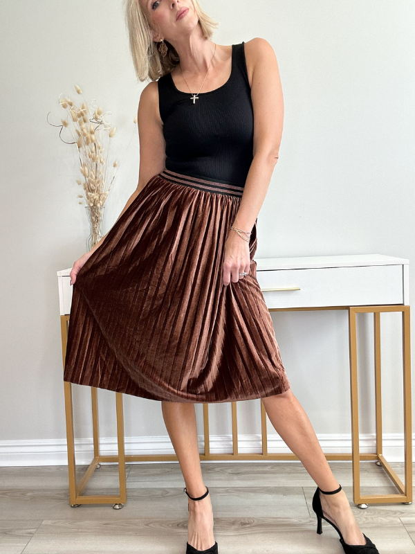 THE JULIETTE VELVET PLEATED SKIRT - BROWN