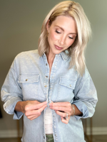 JENNI CLASSIC DENIM BUTTON DOWN - LT BLUE