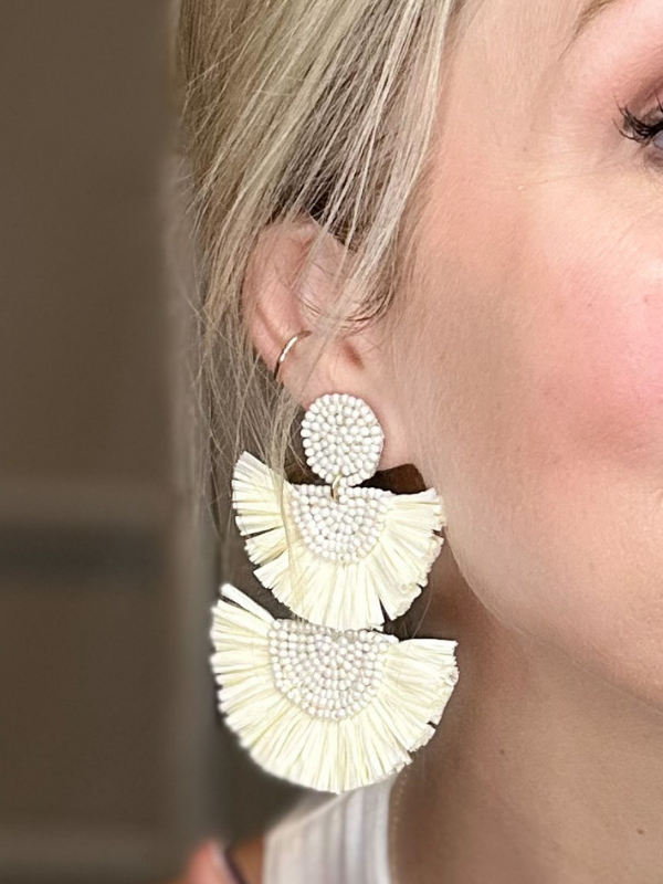 BEIGE RAFFIA STATEMENT EARRINGS