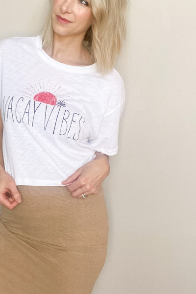 SUNRISE + VACAY VIBES GRAPHIC TEE