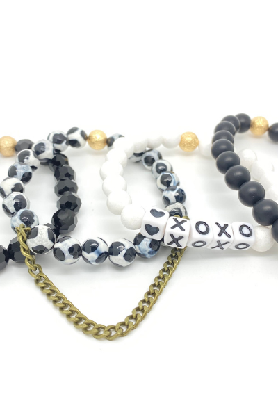 THE BLACK AND WHITE SPOTTED GEMSTONE WITH LOOP CHAIN BRACELET