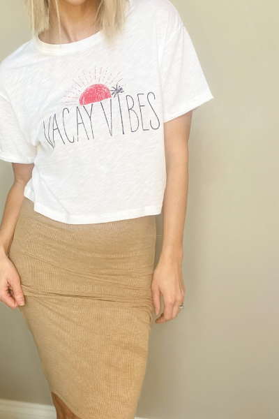 SUNRISE + VACAY VIBES GRAPHIC TEE