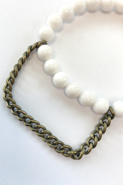 THE SHINY WHITE GEMSTONE WITH LOOP CHAIN BRACELET