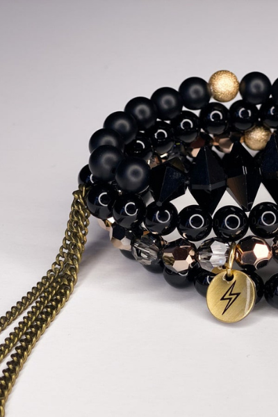 THE SHINY BLACK GEMSTONE WITH CHAIN TASSEL BRACELET