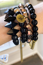 THE SHINY + MATTE BLACK GEMSTONE WITH LOOP CHAIN BRACELET
